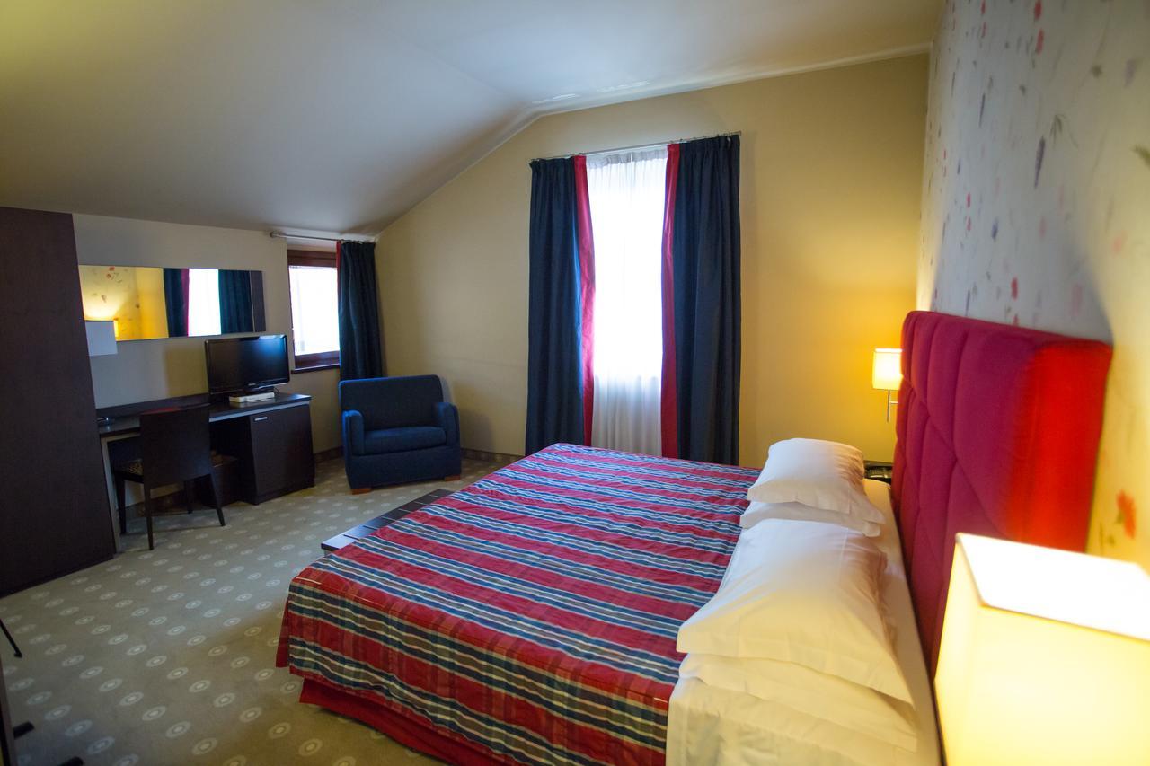 Hotel Fortyfive Ківассо Екстер'єр фото